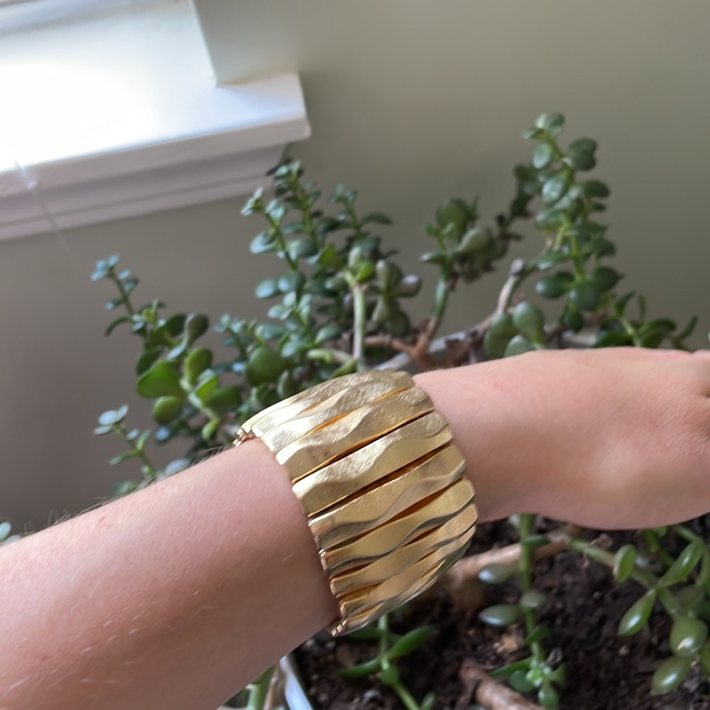 Gold colored bracelet - Picture 2 of 6